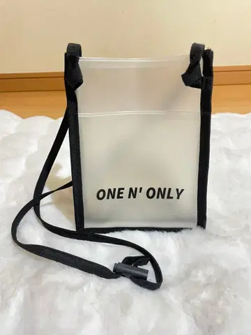 원앤온리 ONE N' ONLY PVC 숄더백 클리어