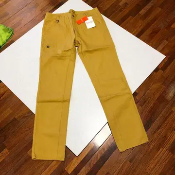 베이지 치노 팬츠