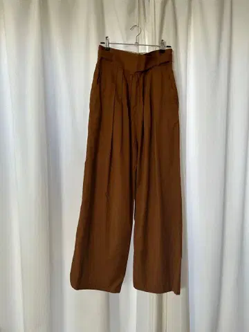 Nesessaire 브라운 하이 웨스트 사이드 버클 팬츠