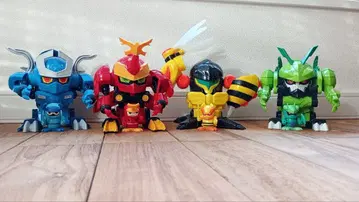 무시닌 카라쿠리 메카 4체