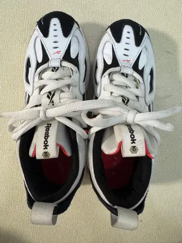 리복 DMX 시리즈 1200 '네온 레드' CN7590