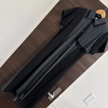 HARE 플리츠 절개 원피스