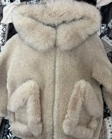 베이지 무스탕 코트 후드 부착