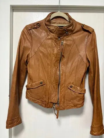 goa의 카멜색 가죽 라이더 자켓
