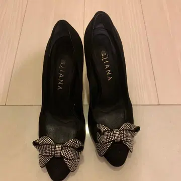 D.JANA 블랙 리본 포함 펌프스