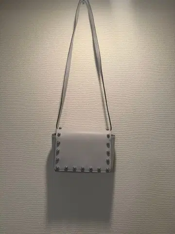 J&M Davidson 스터드 장식 그레이 숄더백