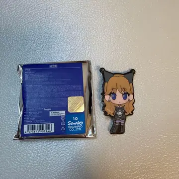 르세라핌 사쿠라 산리오 핀 배지