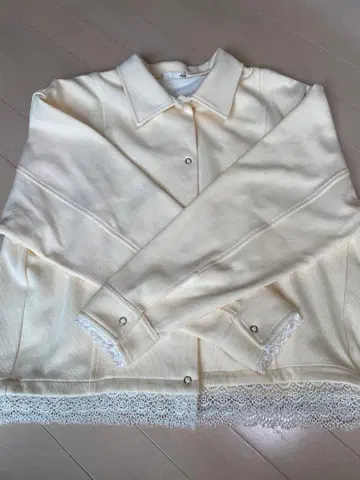 idem 레이스 포함 크림색 긴팔 가디건