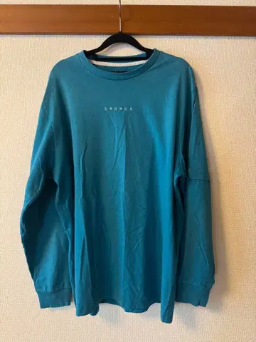파란색 긴팔 티셔츠 CRONOS