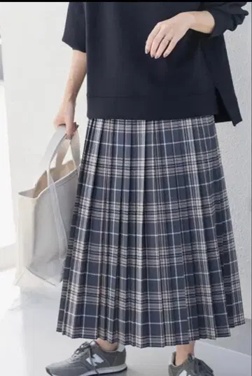 어반 리서치 도어스 체크 플리츠 스커트 차콜