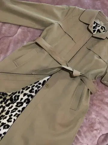 마노아르 레오파드 무늬 라이너 포함 베이지 트렌치 롱 코트