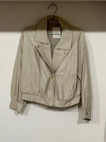 MAJESTIC LEGON 베이지 숏 기장 가죽 자켓