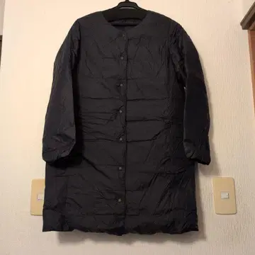 1회 착용 MUJI 다운 코트 네이비 컬러 양쪽 포켓 있음