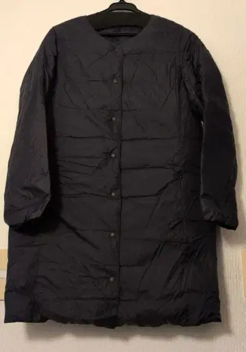 1회 착용 MUJI 다운 코트 네이비 컬러 양쪽 포켓 있음