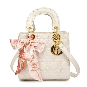 화이트 퀼팅 미니 핸드백