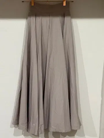 AnMILLE 리본 포함 그레이 플레어 스커트