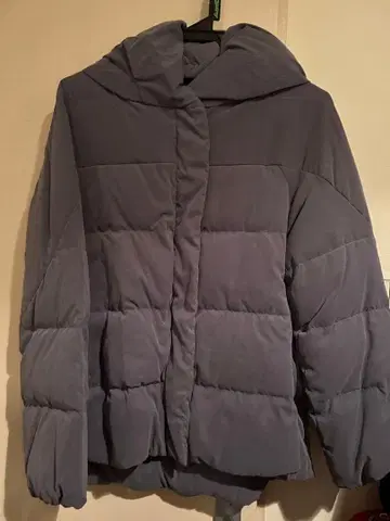 그레이 후드 부착 다운 자켓