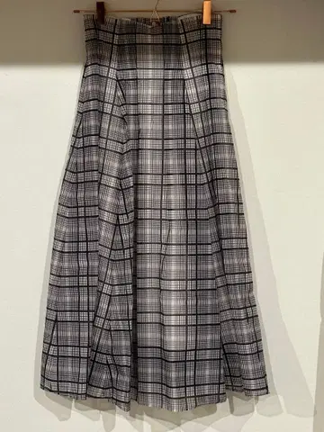 JILLSTUART 그레이 계열 체크 무늬 플레어 롱 스커트
