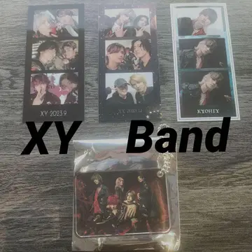 XY Band 아크릴 키링과 먼슬리 포토카드 3장 세트