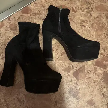 R&E 블랙 스웨이드 플랫폼 부티 통굽 부츠