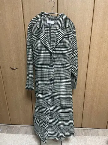 체크 무늬 롱 코트