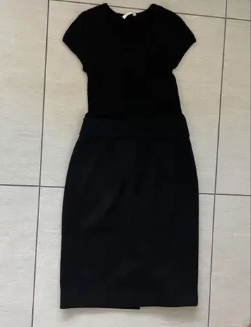 블랙 리브 편직 반팔 무릎 기장 원피스 절개 폴카