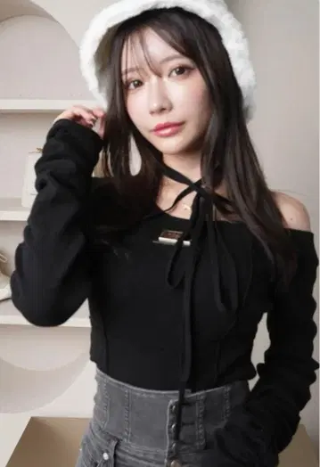 물건 정리중 오늘까지 LIP SERVICE 포인트 플레이트 초커 니트