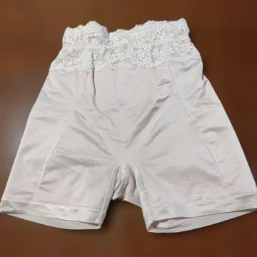 핑크 레이스 포함