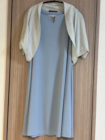 라이트 블루 슬리브리스 원피스 가디건 포함