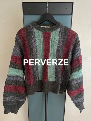 PERVERZE 퍼버즈 스트라이프 크롭 스웨터