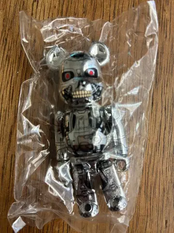 베어브릭 시리즈 18 SF 터미네이터 내부 가방 미개봉 카드 박스 있음