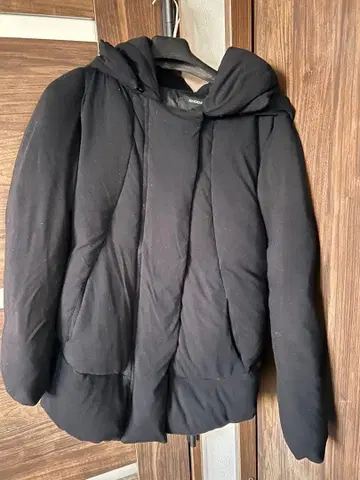 EMODA 후드 부착 블랙 다운 자켓