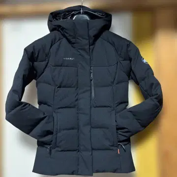 MAMMUT 블랙 다운 자켓 아시아 M 사이즈 여성