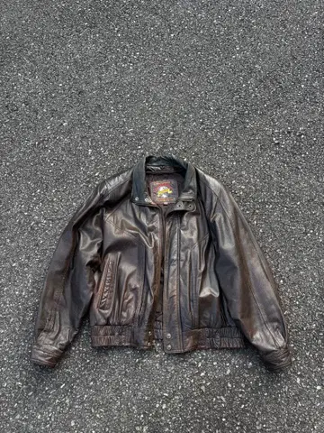 다크 브라운 가죽 자켓