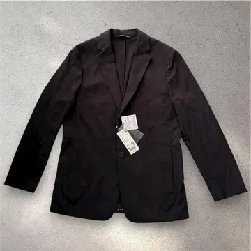 유니클로 x Theory 감동 자켓 블랙 M 사이즈 새상품급 테일러드