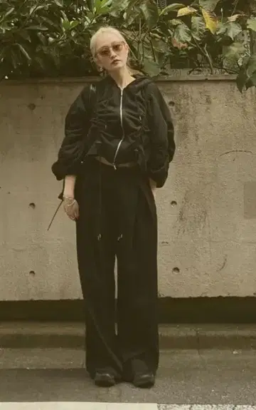 아메리빈티지 VOLUME GATHERED ZIP UP HOODIE