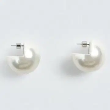 [ 새상품 ] Zara x Disney 오버 사이즈 볼 귀걸이