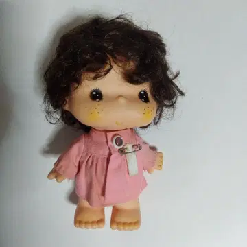 레트로, ARI의 핑크 드레스 주근깨 인형
