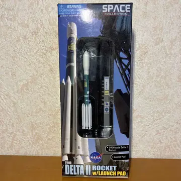 1/400 Delta II Rocket w/Launch Pad