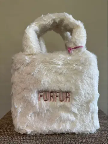 FURFUR 화이트 퍼 토트백