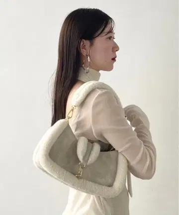 새상품급 [ FRAY I.D ] 무스탕 핸드백 아이보리