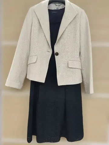 MICHEL KLEIN 아이보리 자켓과 꽃무늬 원피스