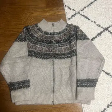 그레이 노르딕 무늬 집업 스웨터