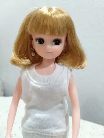 리카짱 인형 금발 슬리브리스