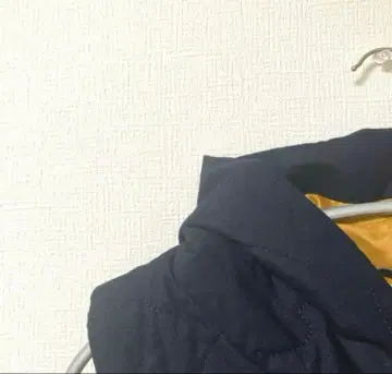 팔라스 팰리스 인디고 퀼트 앵초 패턴 후드 베스트