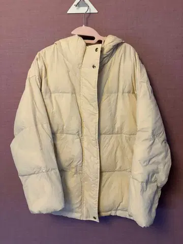 눈에 띄는 얼룩 없음! 나노 유니버스 화이트 미들 기장 다운