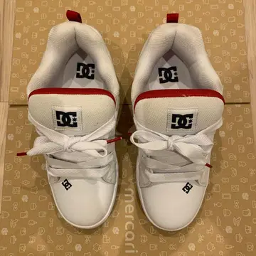 DC 화이트/레드 스니커즈