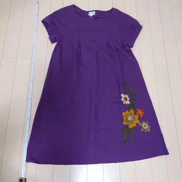 보라색 꽃무늬 자수 반팔 원피스 호코모코라