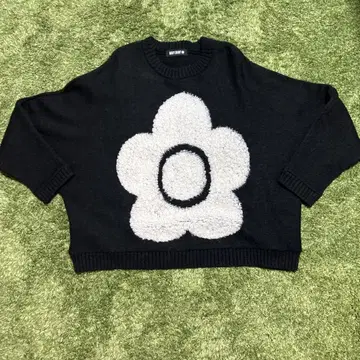 마리콴트 데이지 패턴 니트