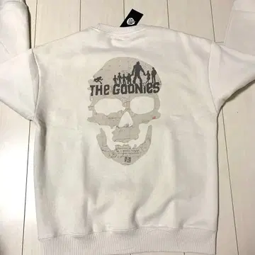 새상품 남성용 L 구니스 스컬 디자인 맨투맨